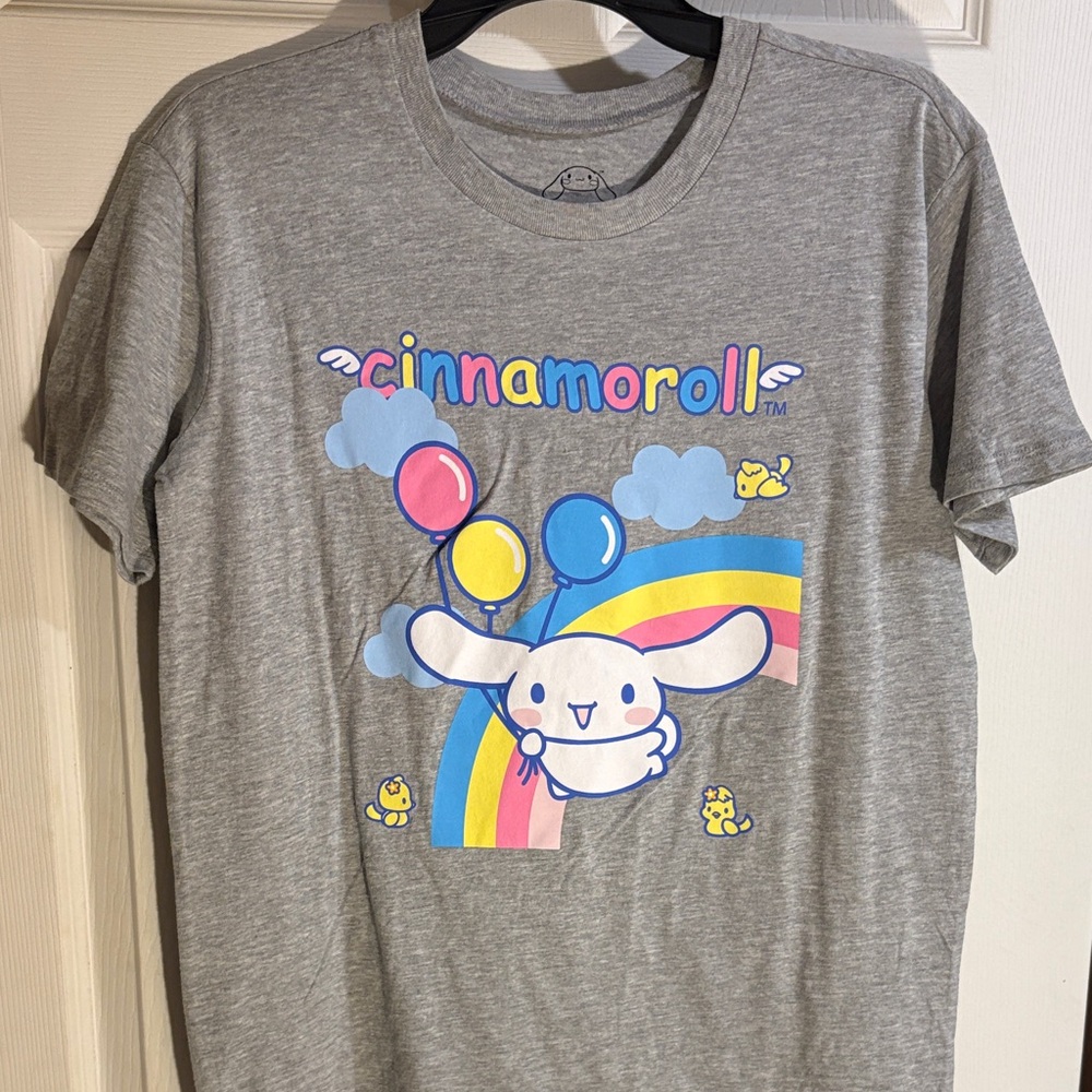 Sanrio Cinnamoroll Gray Tee with Pastel Rainbow & Balloons NWT Small